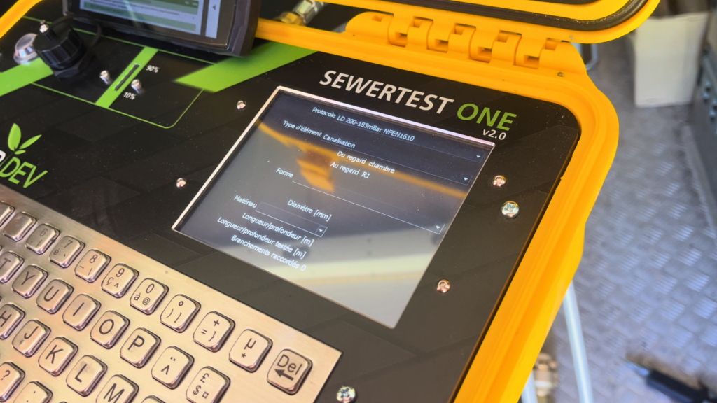 Programmation du test d'étanchéité à l'aide d'outil professionnel. 